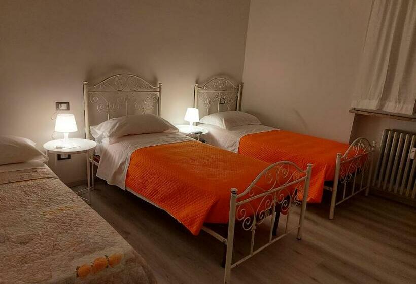 اتاق ساده سه‌ نفره, Fare Bnb   Room Del Parco