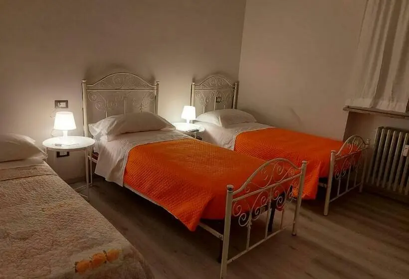 اتاق ساده سه‌ نفره, Fare Bnb   Room Del Parco