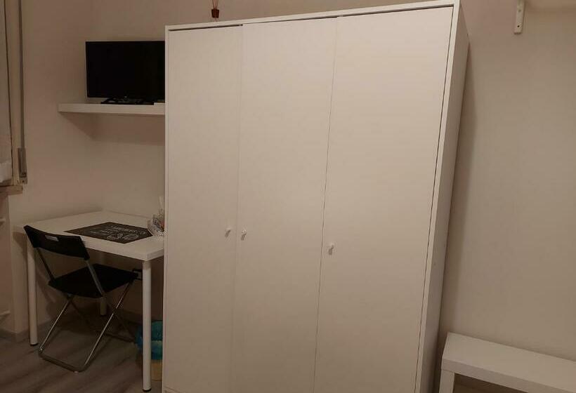 اتاق ساده سه نفره, Fare Bnb Room Del Parco