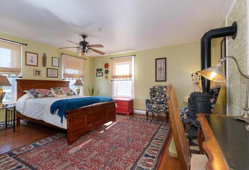 Номер Стандарт, Saratoga Farmstead B&b