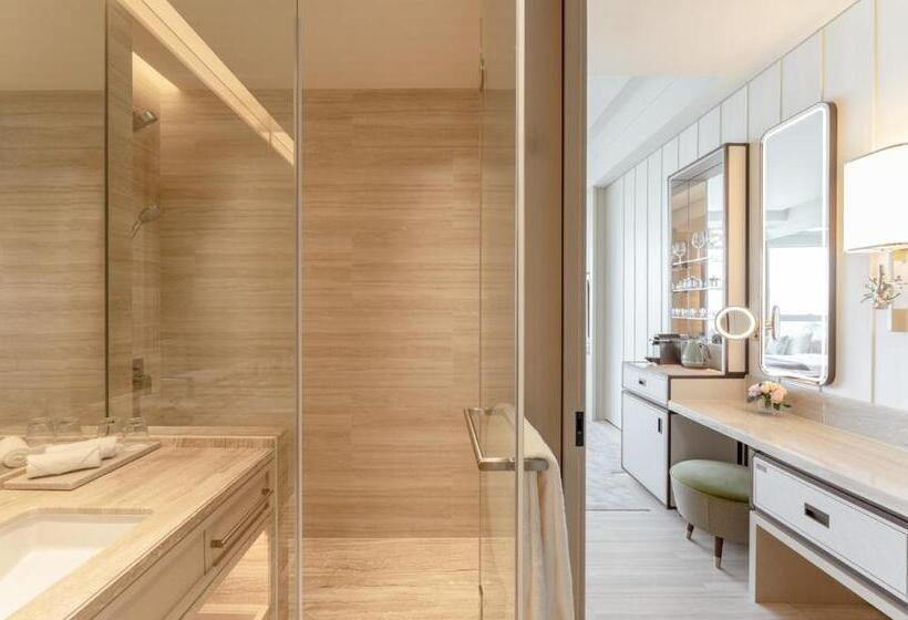 اتاق لوکس با تخت دو نفره بزرگ, The Fullerton Ocean Park Hotel Hong Kong