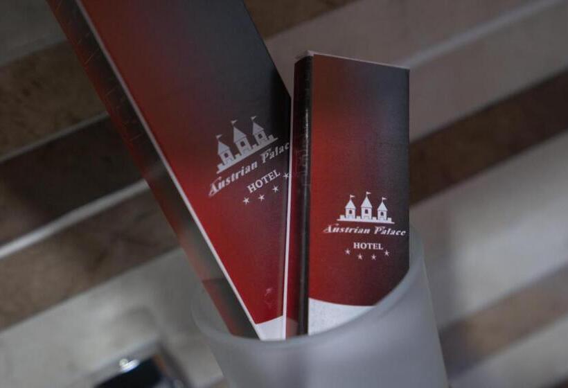 اتاق استاندارد با بالکن, Austrian Palace