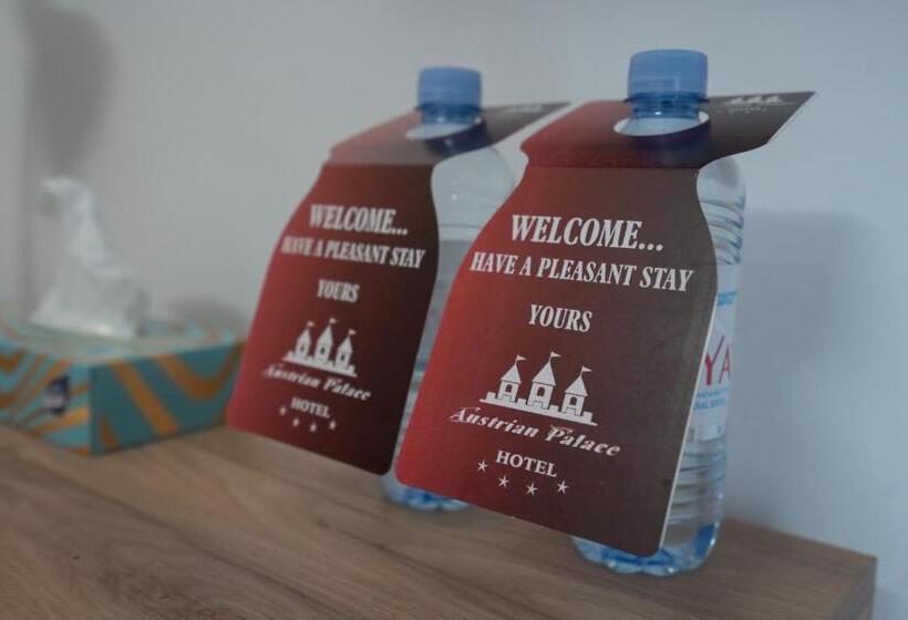 اتاق استاندارد با بالکن, Austrian Palace