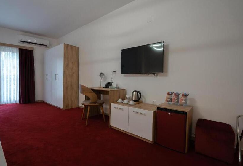 اتاق سوپریور سه تخته, Austrian Palace