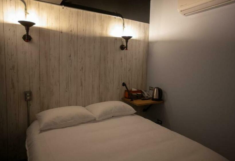 اتاق اکونومی, The Rooms Inn