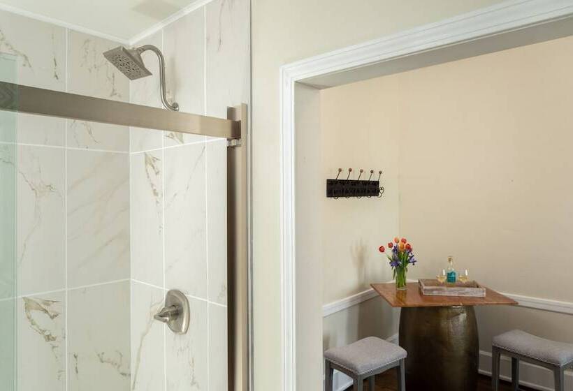 디럭스 룸, Magnolia Manor And Chapel