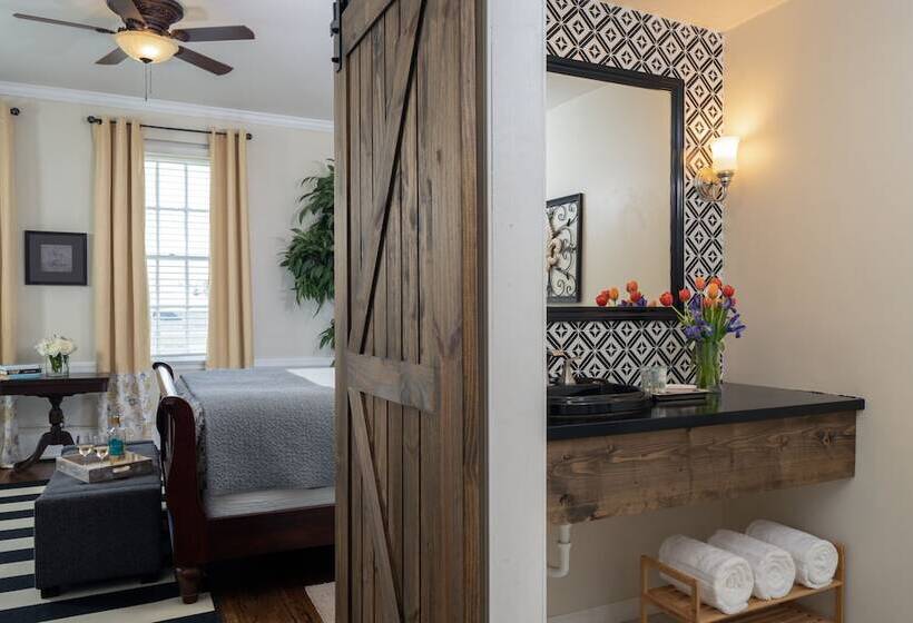 디럭스 룸, Magnolia Manor And Chapel