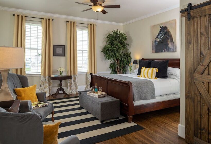 디럭스 룸, Magnolia Manor And Chapel