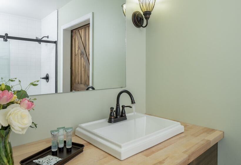 스탠다드 룸, Magnolia Manor And Chapel