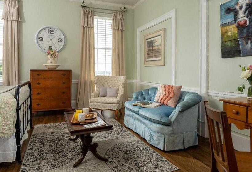 스탠다드 룸 킹사이즈 침대, Magnolia Manor And Chapel