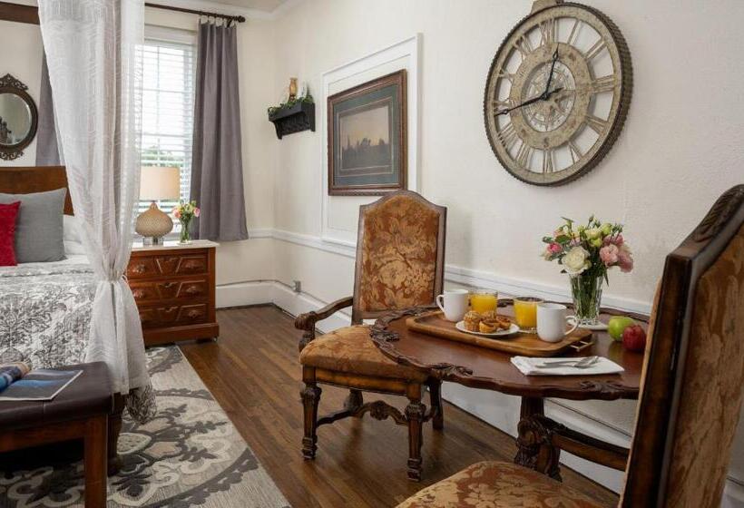 디럭스 룸, Magnolia Manor And Chapel