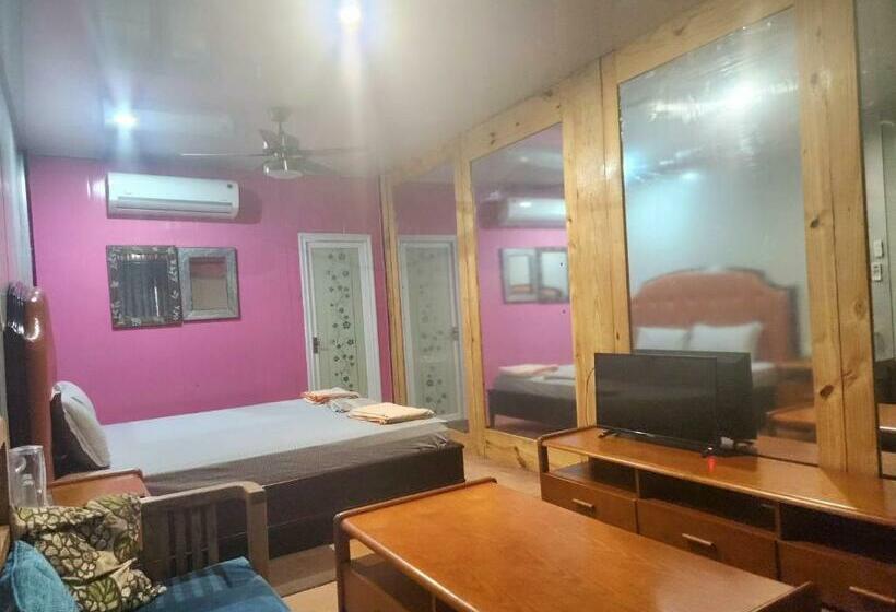 غرفة ديلوكس, The Cube Stay