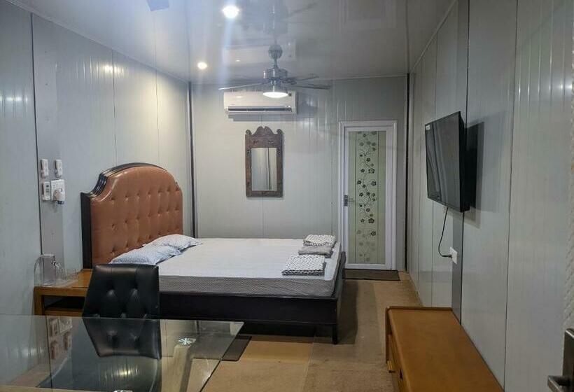 غرفة ديلوكس, The Cube Stay