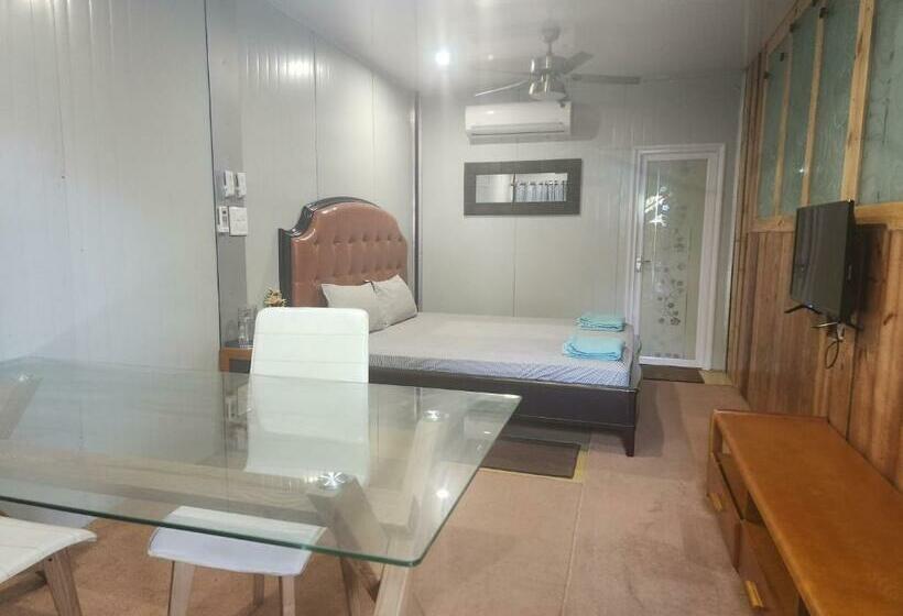 غرفة ديلوكس, The Cube Stay