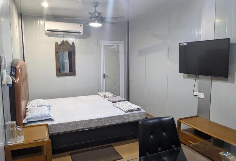 غرفة قياسية فردية, The Cube Stay