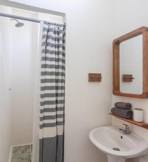 스탠다드 룸, La Canasta