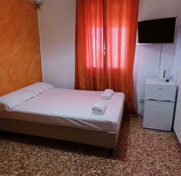 اتاق استاندارد با سرویس بهداشتی مشترک, Chowdhury House Unit 2