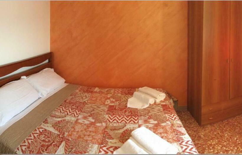 اتاق استاندارد با سرویس بهداشتی مشترک, Chowdhury House Unit 2