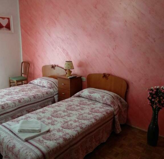 اتاق استاندارد با سرویس بهداشتی مشترک, Chowdhury House Unit 2