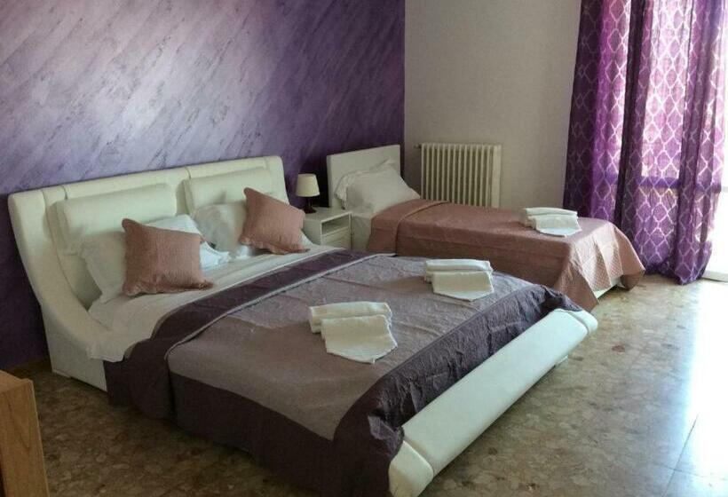 اتاق استاندارد سه تخته با سرویس بهداشتی مشترک, Chowdhury House Unit 2