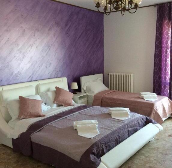 اتاق لوکس با بالکن, Chowdhury House Unit 2