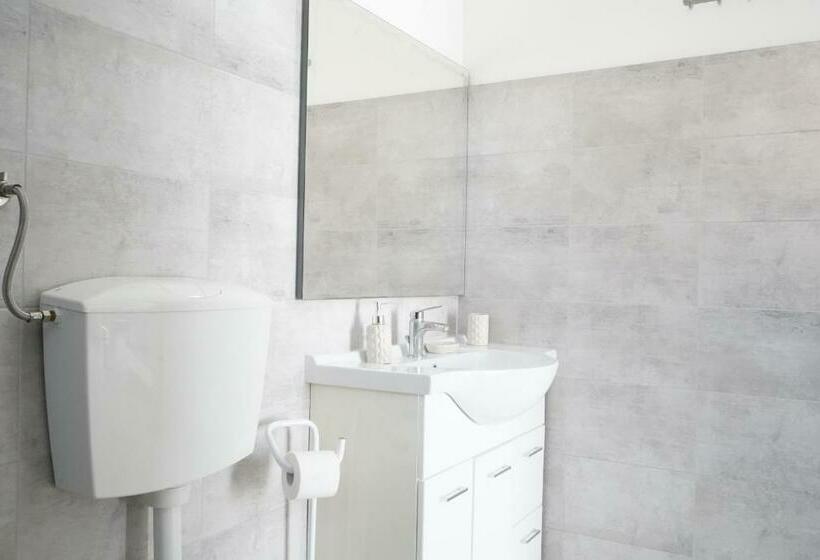 Четырехместный Номер Стандарт, Resort Leonardo Room, Pool & Restaurant