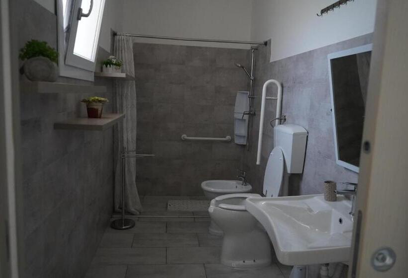 اتاق کلاسیک چهارنفره, Resort Leonardo  Room, Pool & Restaurant
