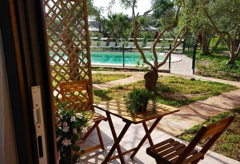 プールビュースタンダードルーム, La Corte Degli Ulivi   Albergo Rurale