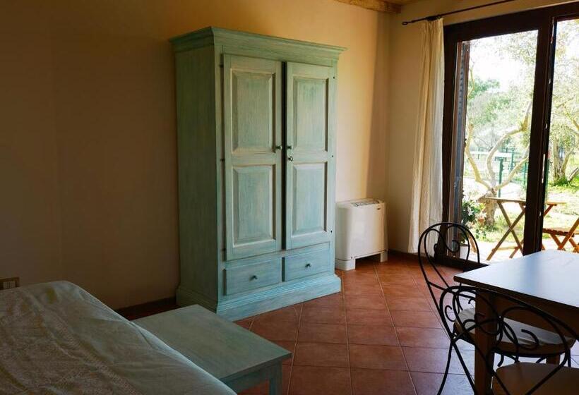 חדר סטנדרט נוף לבריכה, La Corte Degli Ulivi   Albergo Rurale