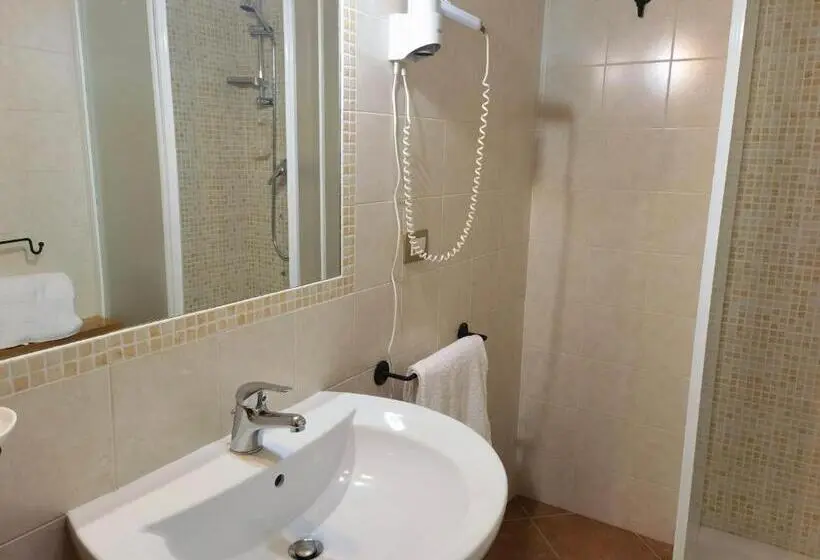 プールビュースタンダードルーム, La Corte Degli Ulivi   Albergo Rurale