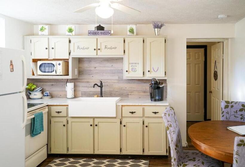 جناح مزود بتراس, Nicura Ranch Inn & Stables