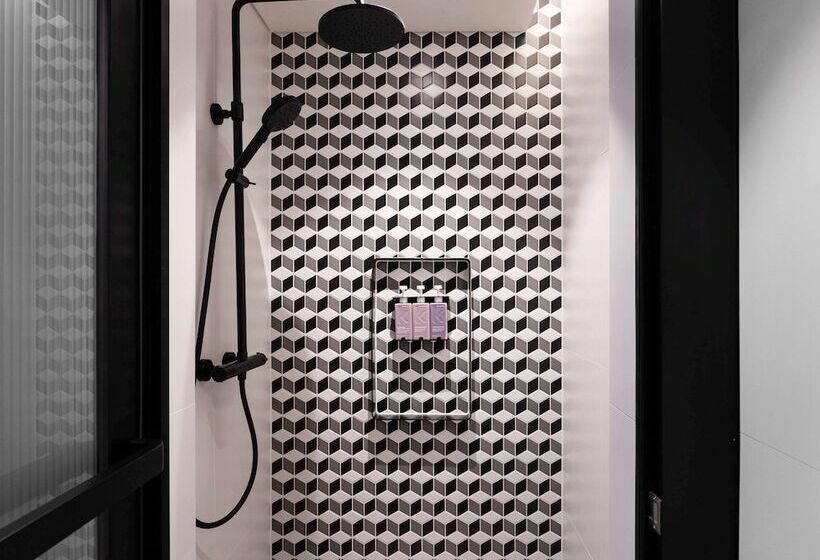 חדר קומפורט, Tribe Phnom Penh Post Office