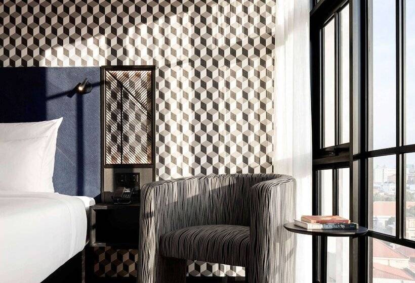 חדר קומפורט, Tribe Phnom Penh Post Office