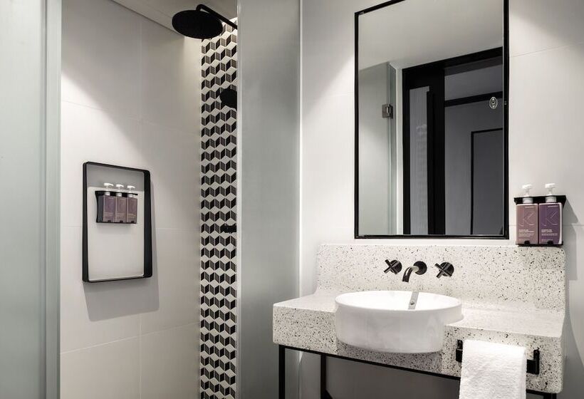 סוויטת קומפורט, Tribe Phnom Penh Post Office