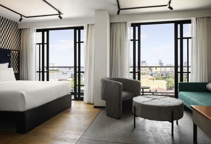 סוויטת קומפורט, Tribe Phnom Penh Post Office