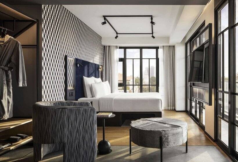 סוויטת קומפורט, Tribe Phnom Penh Post Office