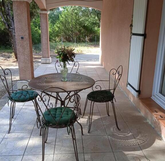 Номер Стандарт, Chez Marie