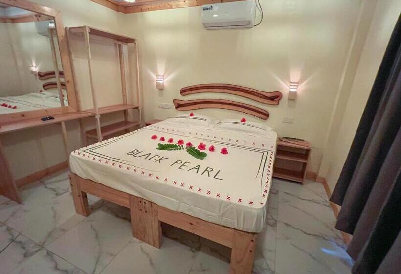 اتاق لوکس, Pearl Himandhoo