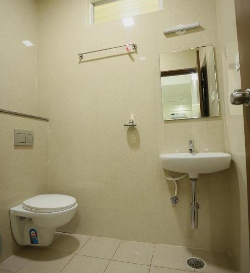 行政三人间, Sigma Suites