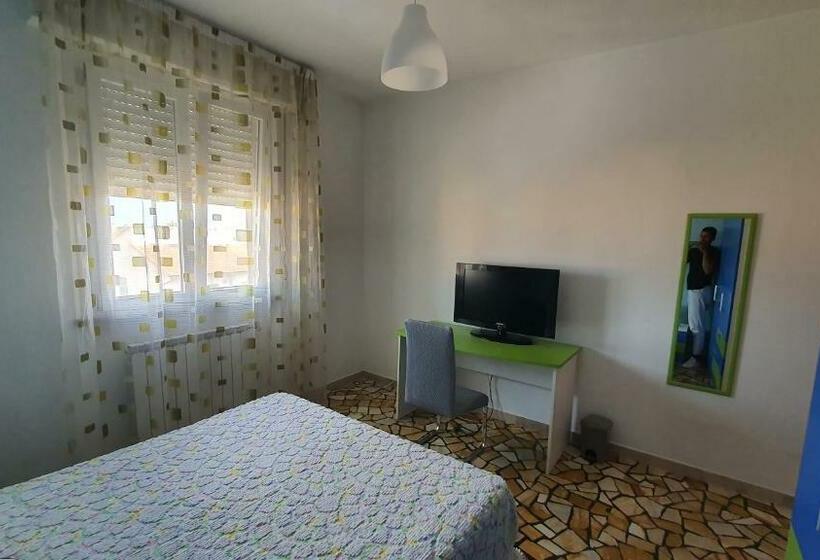 اتاق استاندارد با سرویس بهداشتی مشترک, Hope Apartment