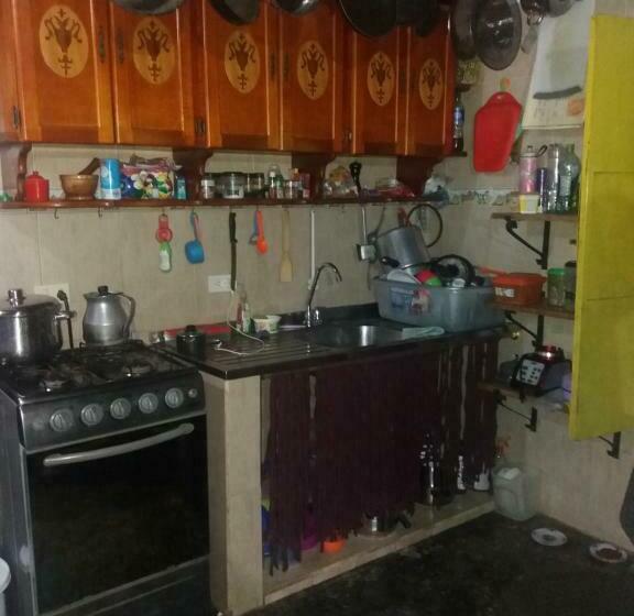 חדר משפחתי, La Posada De Las Aves