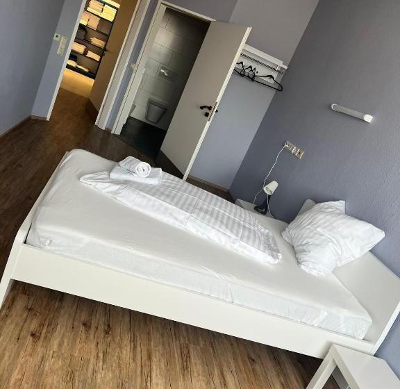 غرفة قياسية, Zimmer In Ramstein