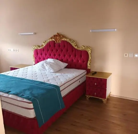 身障者適用キングサイズベッドルーム, Zimmer In Ramstein