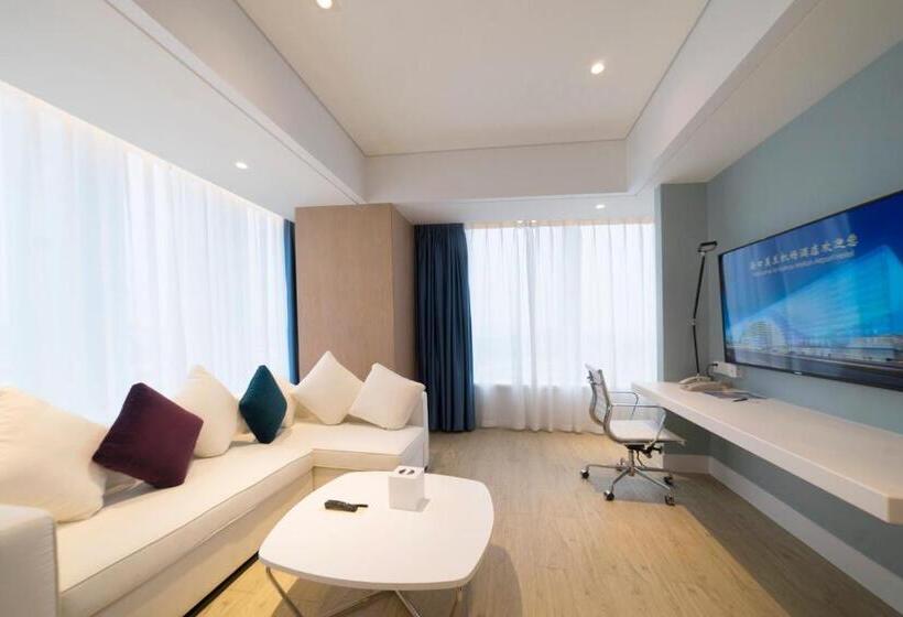 سوییت لوکس, Haikou Meilan International Airport