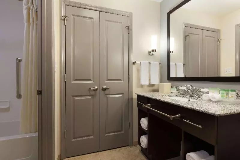 キングサイズベッドのスイートルーム, Homewood Suites By Hilton Huntsville   Downtown, Al
