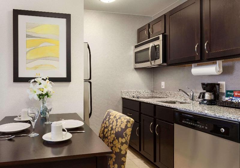 带大床的套房, Homewood Suites By Hilton Huntsville Downtown, Al