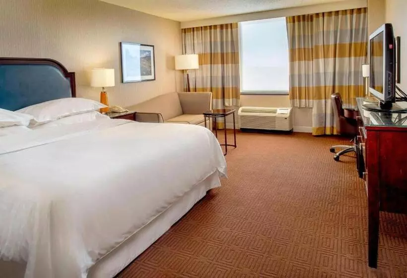 キングサイズベッドのスタンダードルーム, Sheraton Westport Plaza