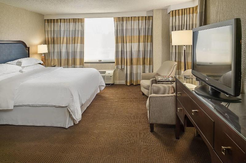 Номер Deluxe, Sheraton Westport Plaza