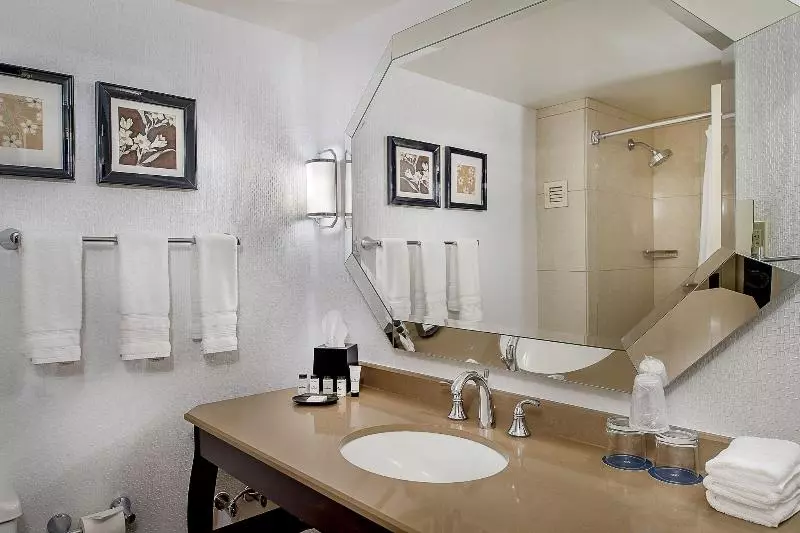 キングサイズベッドのデラックスルーム, Sheraton Westport Plaza