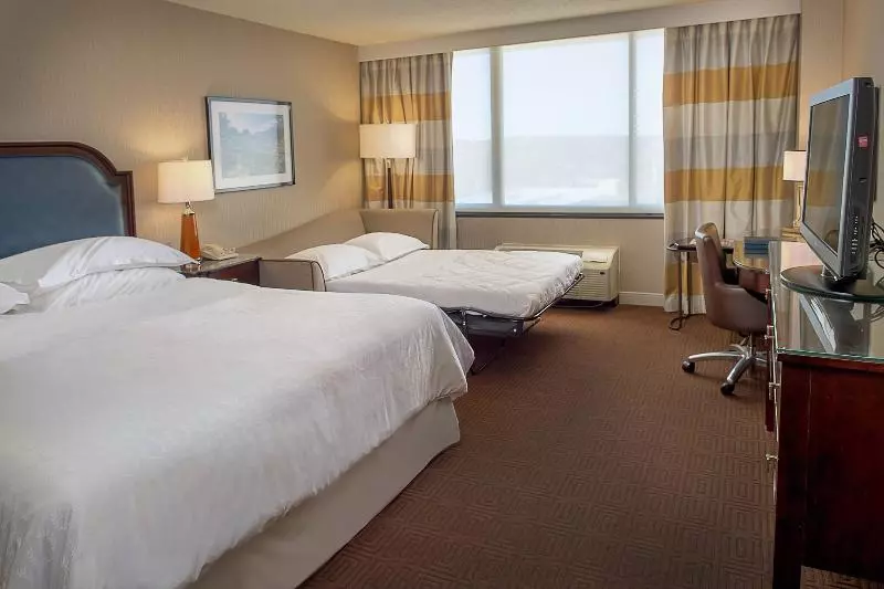 キングサイズベッドのデラックスルーム, Sheraton Westport Plaza
